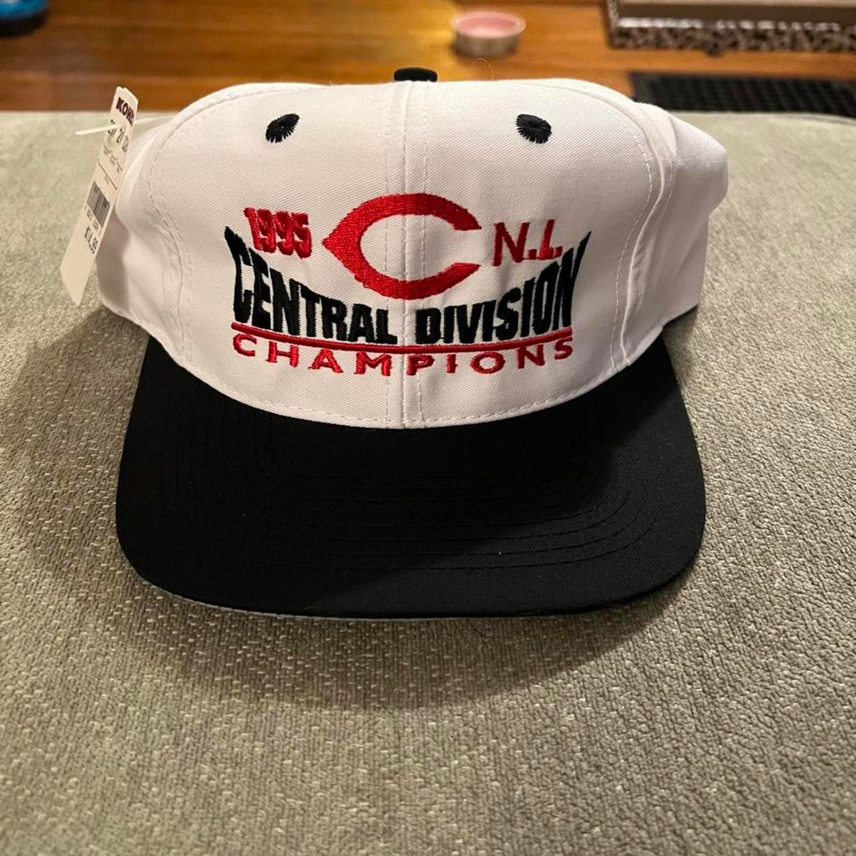 Vintage 1995 Cincinnati Reds NL Champions Cap product photo 1